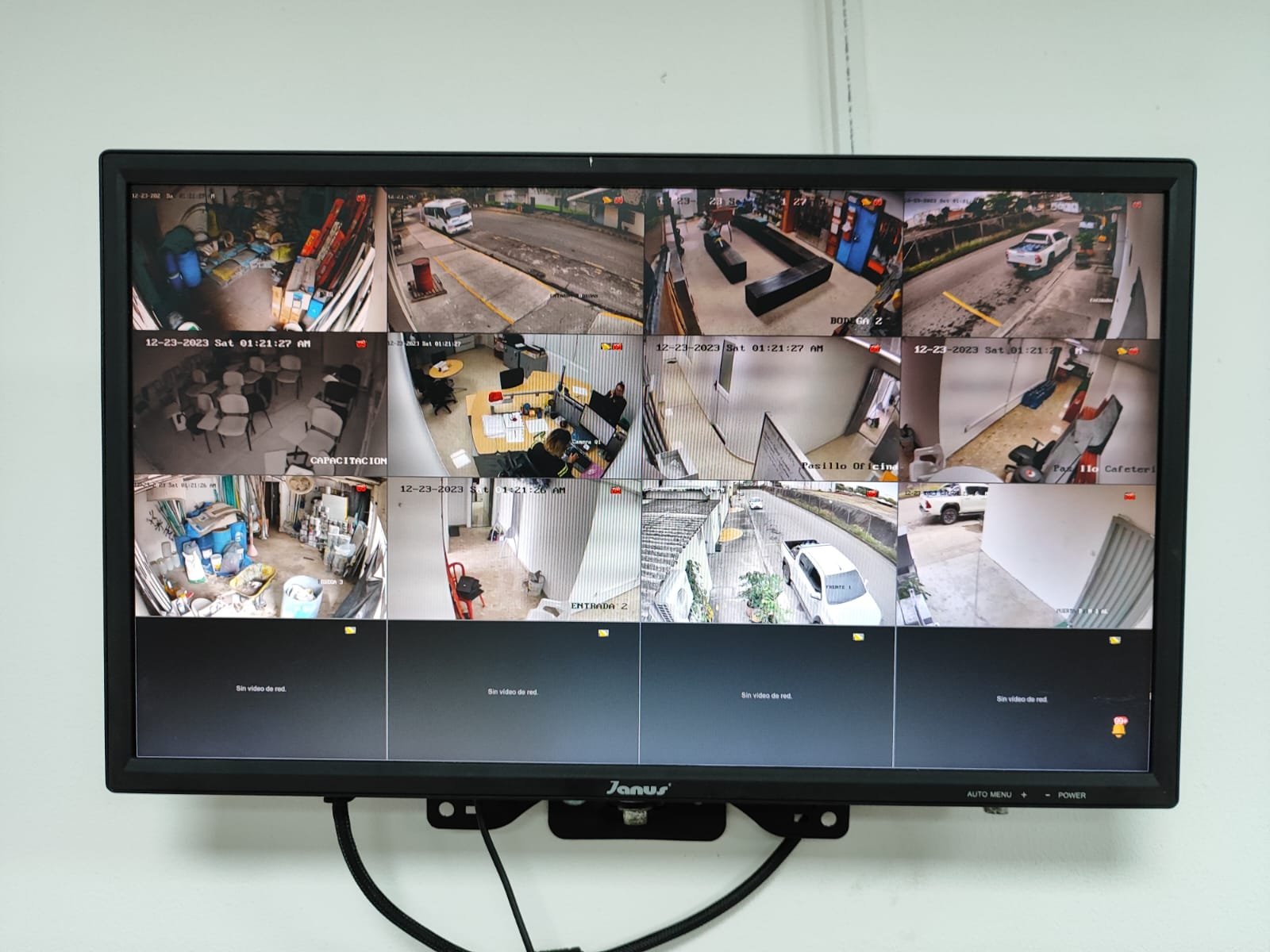 Pantalla de monitoreo real con múltiples cámaras - MSTech